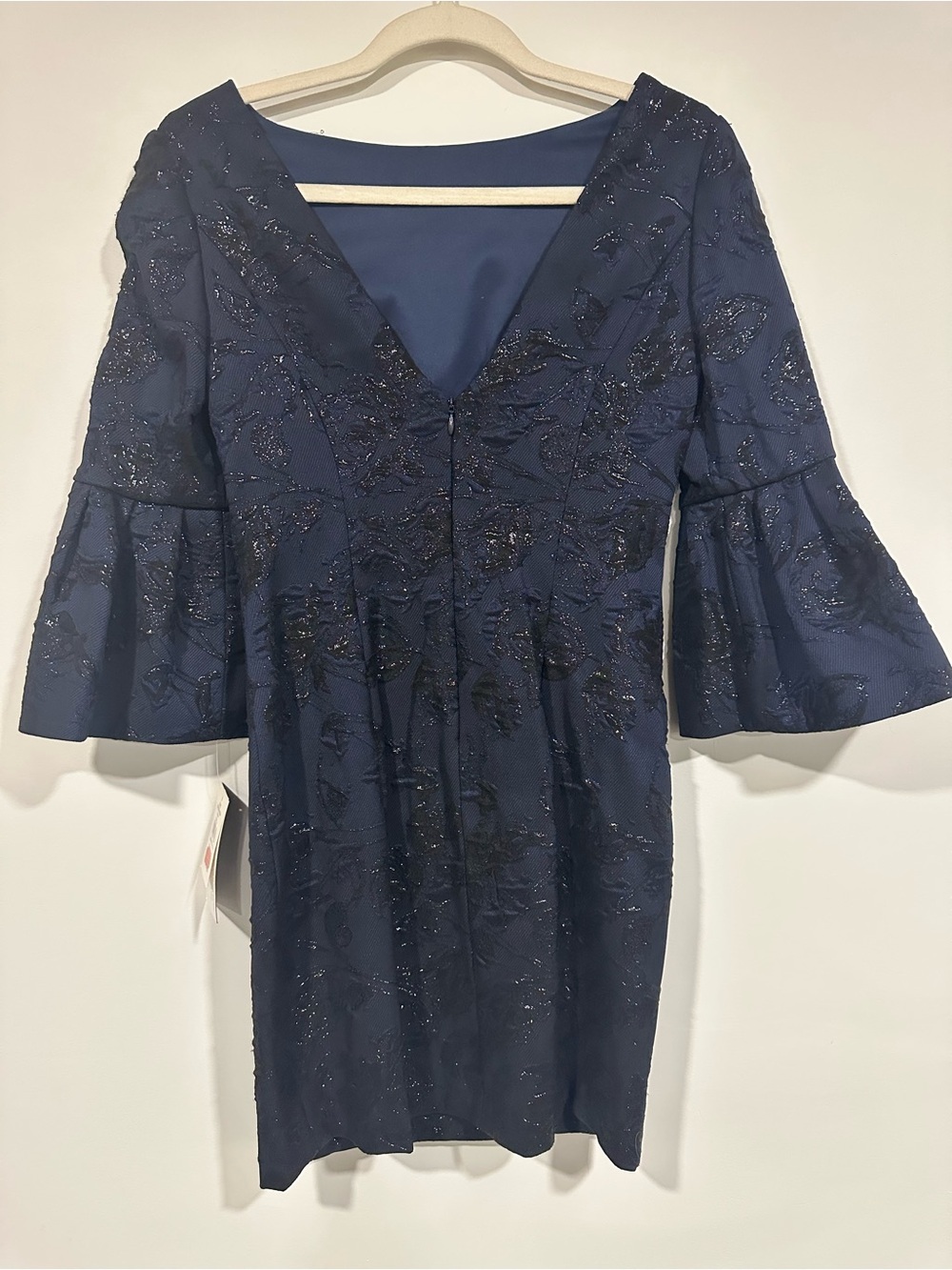 NWT Aidan Mattox Navy Sheath Cocktail Dress Floral Jacquard Bell Sleeve Sz 4 - Picture 3 of 5